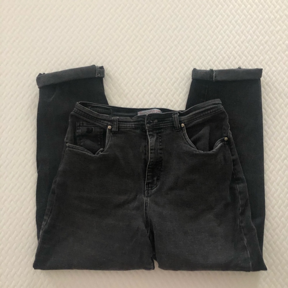 Hi Rise “Mom” jeans